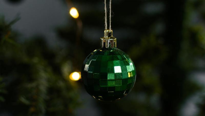 Maeștrii Feng Shui, despre influența culorilor în energia casei. În ce nuanțe să împodobești bradul în 2025 pentru prosperitate