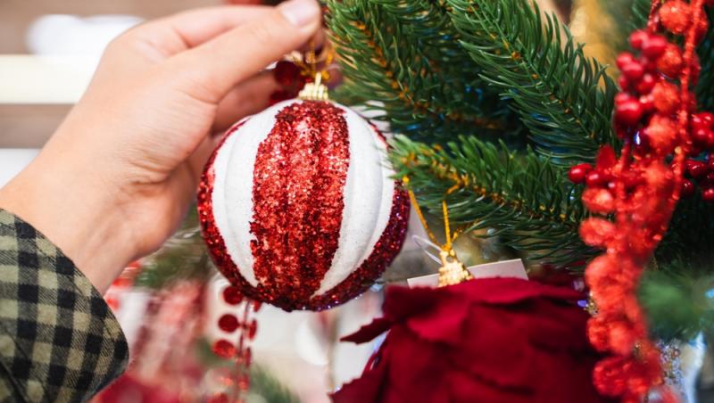 Maeștrii Feng Shui, despre influența culorilor în energia casei. În ce nuanțe să împodobești bradul în 2025 pentru prosperitate