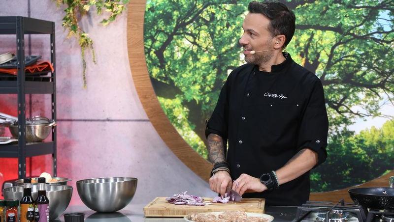 Chef Ștefan Popescu și familia lui au împodobit bradul de Crăciun. Imagini rare cu soția și băieții săi: „Este o zi specială!”