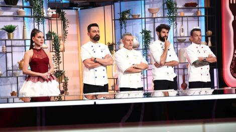 Amuleta care le impune concurenților să gătească legați la m&acirc;ini aterizează la Chefi la cuțite, iar un conflict agită jurizarea