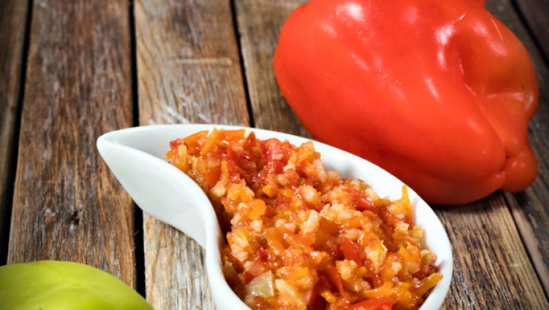 Rețeta italiană de Salsa Rossa cu ardei gras pentru mâncăruri delicioase cu carne