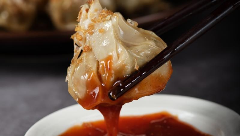 Rețeta italiană de Salsa Rossa cu ardei gras pentru mâncăruri delicioase cu carne