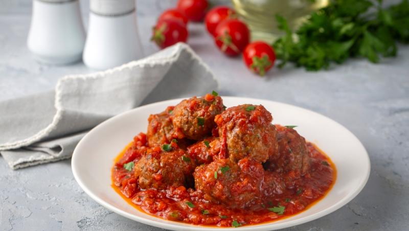 Rețeta italiană de Salsa Rossa cu ardei gras pentru mâncăruri delicioase cu carne