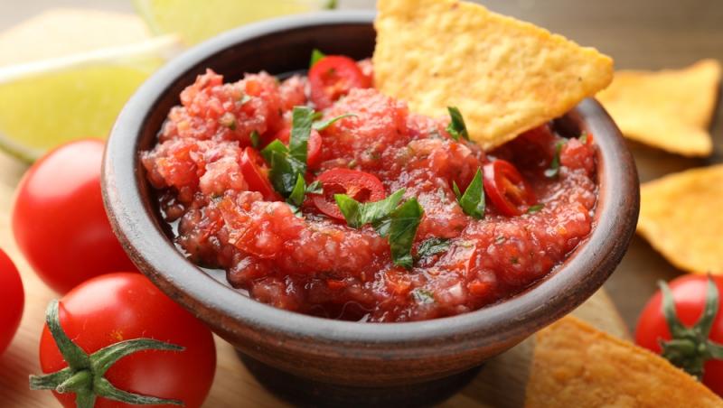 Rețeta italiană de Salsa Rossa cu ardei gras pentru mâncăruri delicioase cu carne