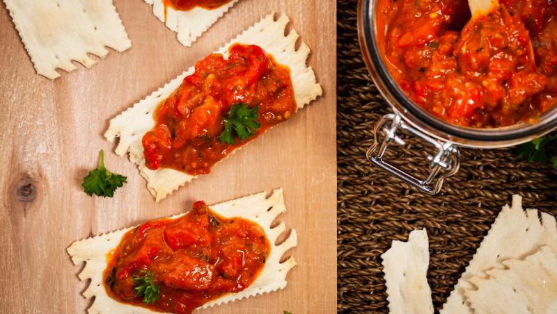 Rețeta italiană de Salsa Rossa cu ardei gras pentru mâncăruri delicioase cu carne