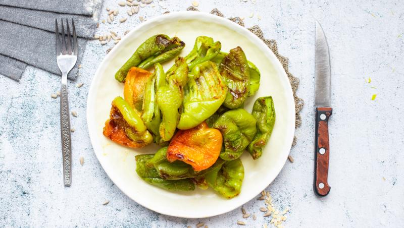 Ardeiul gras, unul dintre cele mai nutritive legume din familia Solanaceelor. Cât de periculoasă este această familie de plante