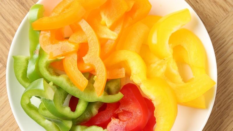 Ardeiul gras, unul dintre cele mai nutritive legume din familia Solanaceelor. Cât de periculoasă este această familie de plante