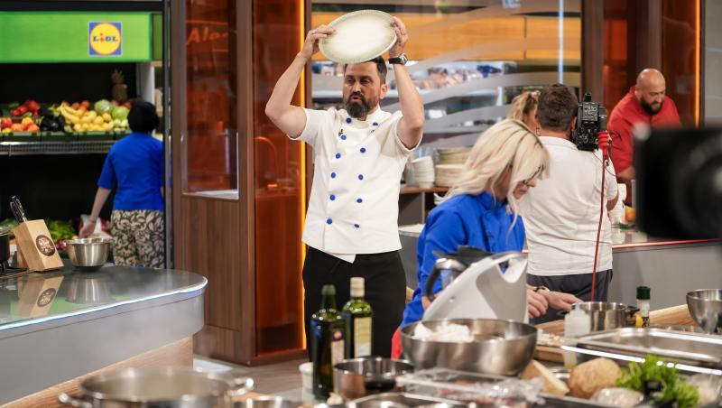 Chefi la cuțite, 16 decembrie 2025. Echipa care a câștigat proba de azi. Ce au avut concurenții de gătit și cine i-a jurizat