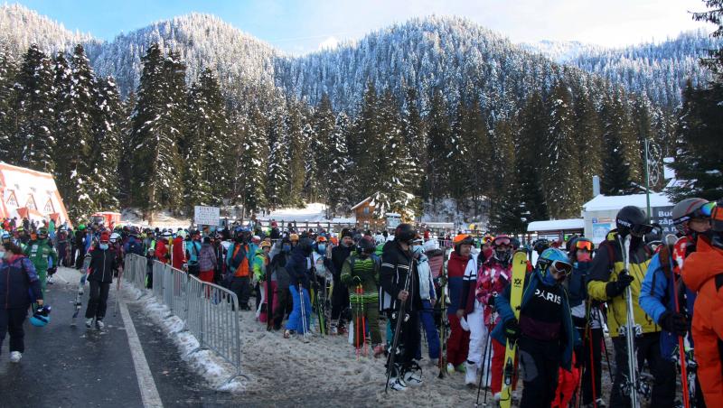 Cât costă o cursă cu telecabina de Crăciun în Sinaia și Bușteni. Românii scot bani frumoși din portofel