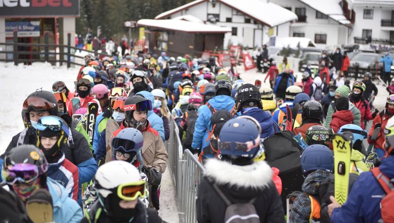 Cât costă o cursă cu telecabina de Crăciun în Sinaia și Bușteni. Românii scot bani frumoși din portofel