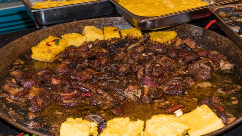 Tradiții și obiceiuri de Ignat 2025. Ce se face și ce trebuie să eviți cu orice preț atunci când se sacrifică porcii de Crăciun