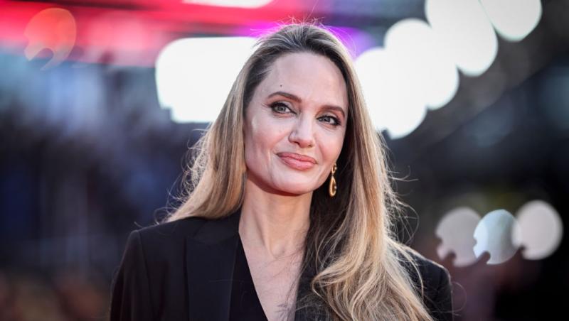 La 12 ani după dubla mastectomie, Angelina Jolie își arată cicatricile după operație. Pictorial emoționant
