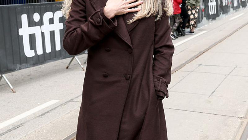 La 12 ani după dubla mastectomie, Angelina Jolie își arată cicatricile după operație. Pictorial emoționant