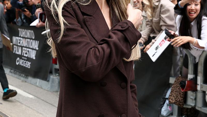 La 12 ani după dubla mastectomie, Angelina Jolie își arată cicatricile după operație. Pictorial emoționant