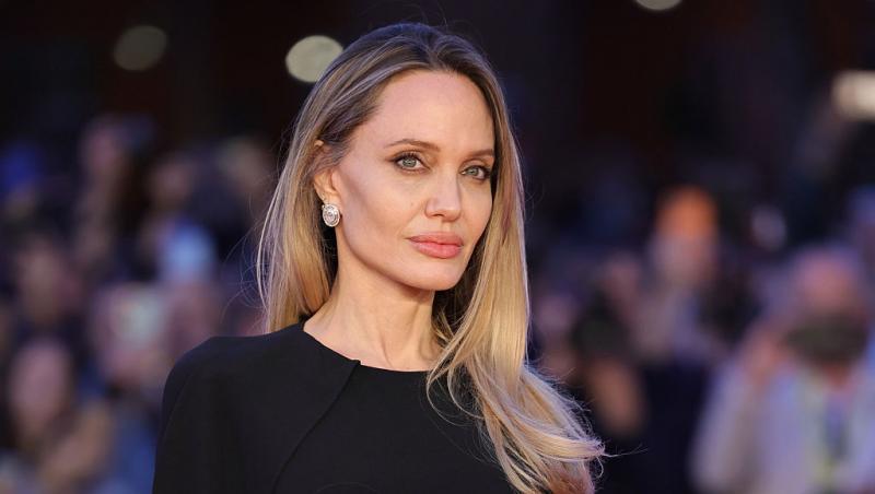 La 12 ani după dubla mastectomie, Angelina Jolie își arată cicatricile după operație. Pictorial emoționant