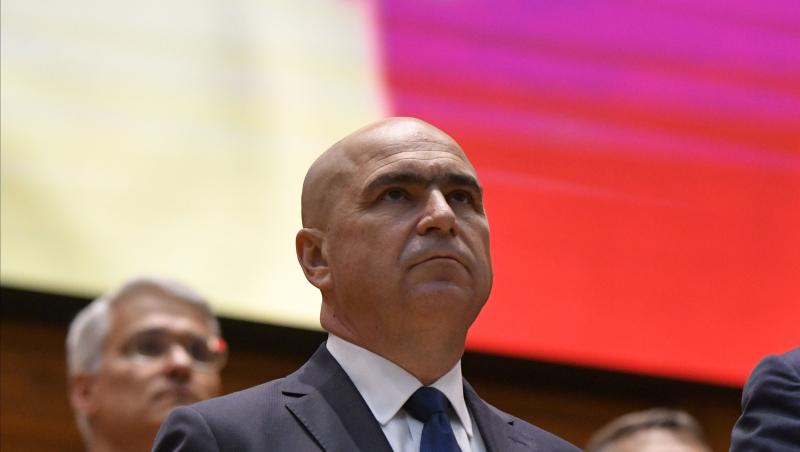 Premierul Ilie Bolojan dezmite zvonurile căsătoriei. Ce spune despre partenera sa, Ioana