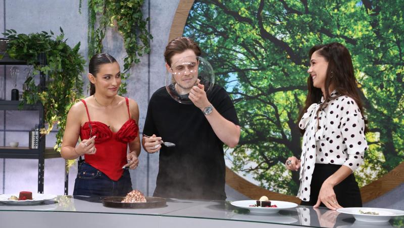 Alexia Eram a provocat un val de furie pe internet după ce și-a pozat bradul. Ce nu le-a plăcut deloc privitorilor