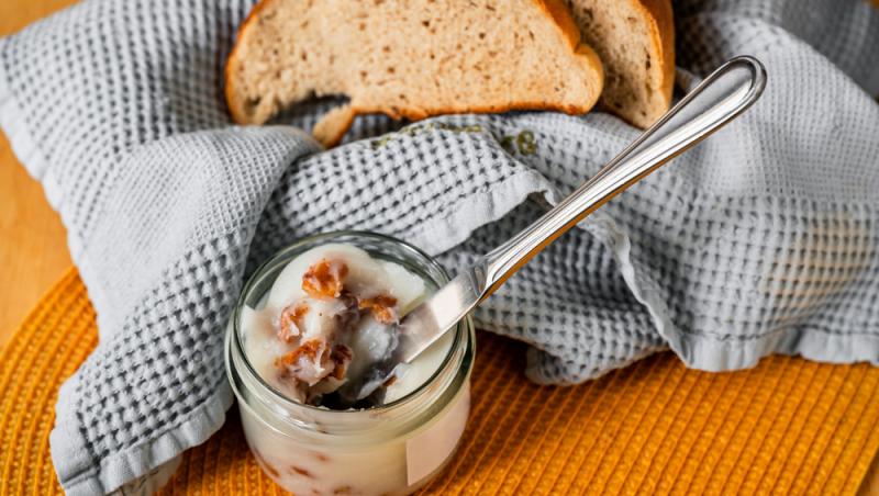 Sărbătorile românilor, pline de nostalgie. Cât au plătit pentru o felie de pâine cu untură la târgul de Crăciun