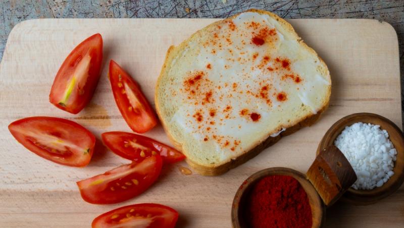 Sărbătorile românilor, pline de nostalgie. Cât au plătit pentru o felie de pâine cu untură la târgul de Crăciun