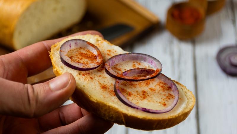 Sărbătorile românilor, pline de nostalgie. Cât au plătit pentru o felie de pâine cu untură la târgul de Crăciun