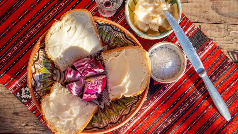 Sărbătorile românilor, pline de nostalgie. Cât au plătit pentru o felie de pâine cu untură la târgul de Crăciun