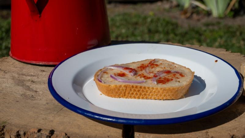 Sărbătorile românilor, pline de nostalgie. Cât au plătit pentru o felie de pâine cu untură la târgul de Crăciun