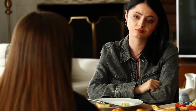 Iubire cu parfum de lavandă, rezumat episoade 43, 44 și 45 din 19 decembrie 2025. Albert o amenință iar pe Anda. Ce decide Filip