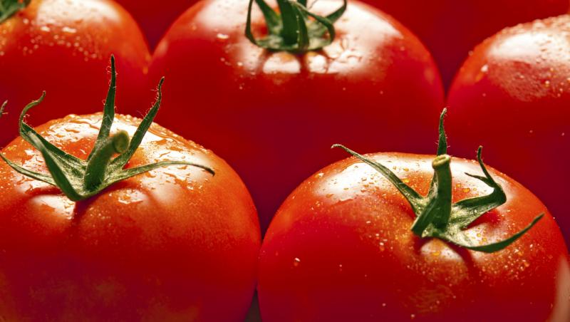 Desertul cu roșii pe care nu știai că vrei să îl încerci. Cât de savuros este și cum se prepară pentru cel mai bun gust