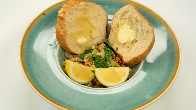 Chefi la cuțite, 2 decembrie 2025. Coralia Florescu a emoționat jurații cu povestea ei de viață. Prin ce a putut să treacă tânăra