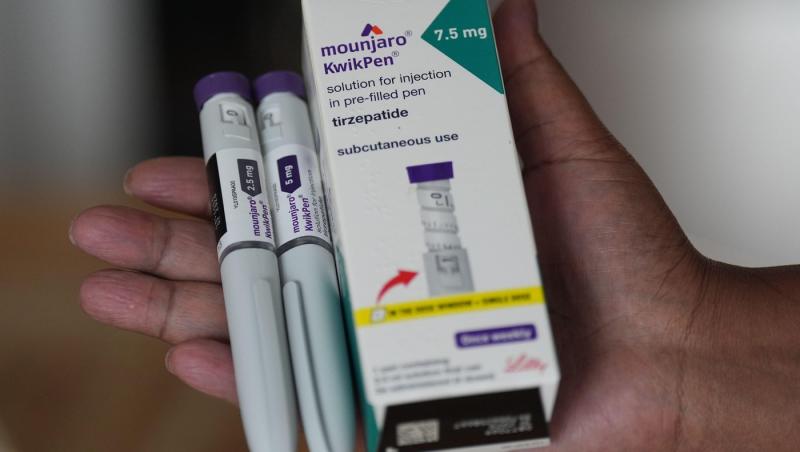 Medicii trag semnale de alarmă de sărbători pentru cei care folosesc injecții de slăbit. Ce avertizează în privința alcoolului