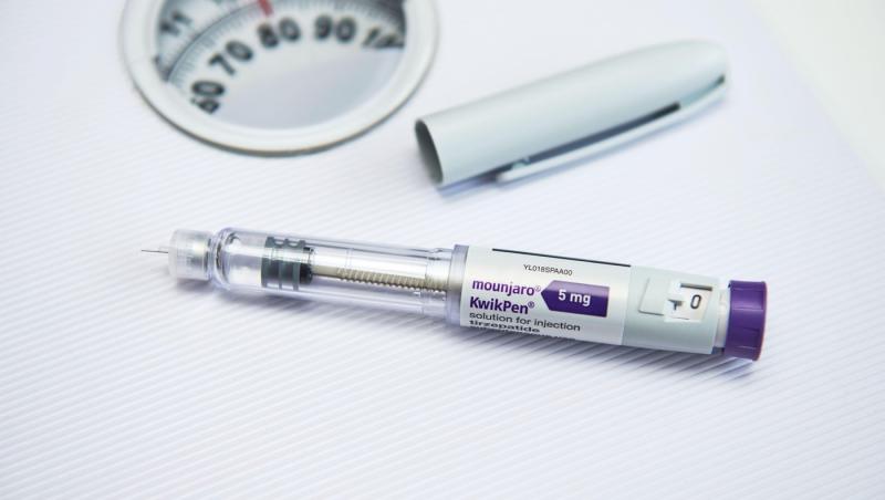 Medicii trag semnale de alarmă de sărbători pentru cei care folosesc injecții de slăbit. Ce avertizează în privința alcoolului