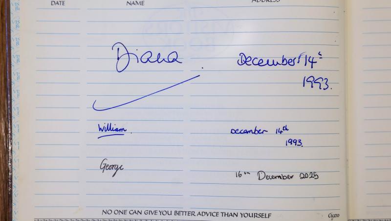 Prințul William și prințul George au pregătit o masă de Crăciun la o organizație caritabilă. Ce detaliu au observat toți