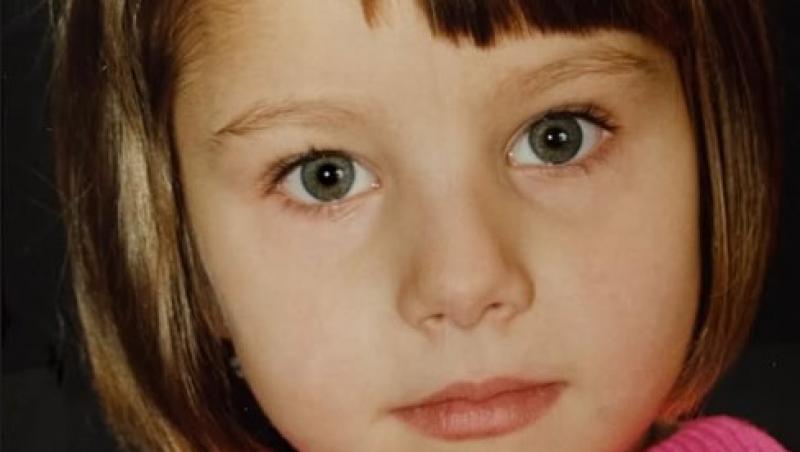 Imaginea din copilărie cu Carmen Grebenișan care a atras atenția fanilor. Cum arăta la vârsta de 6 ani