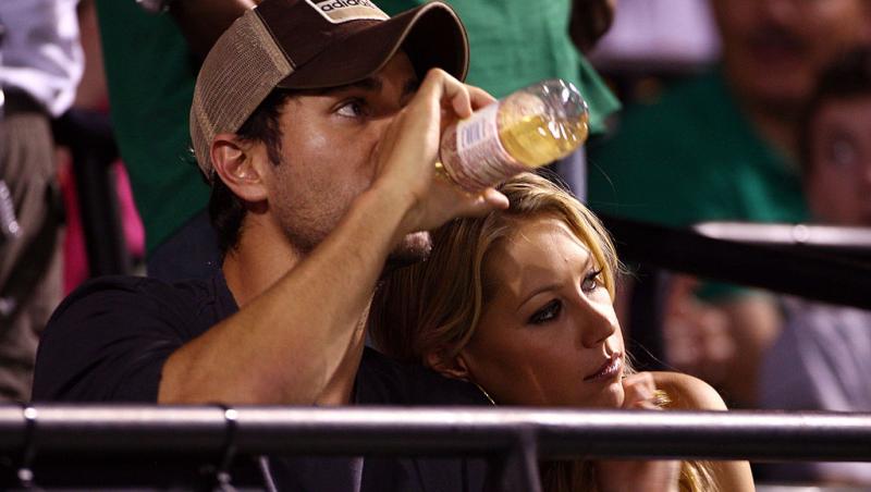 Enrique Iglesias și Anna Kournikova au devenit părinți pentru a patra oară. Prima fotografie cu bebelușul