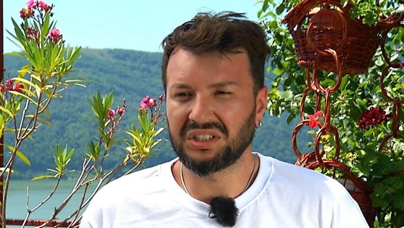 Capet, imagini adorabile cu familia lui, de Sărbători. Cum o alintă acesta pe simpatica lui bunicuță