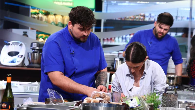 Semifinala Chefi la cuțite, 23 decembrie 2025. Semifinaliștii au gătit pentru concurenții din sezonul trecut alături de familii