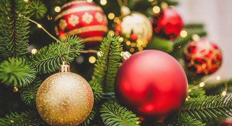 Cum a apărut tradiția globurilor de Crăciun. Primele ornamente arătau foarte diferit