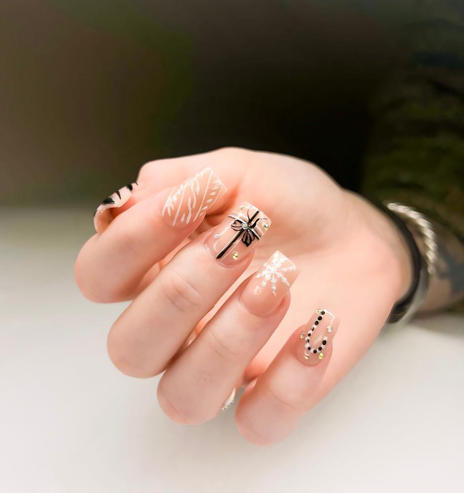 Modele unghii de Crăciun 2025