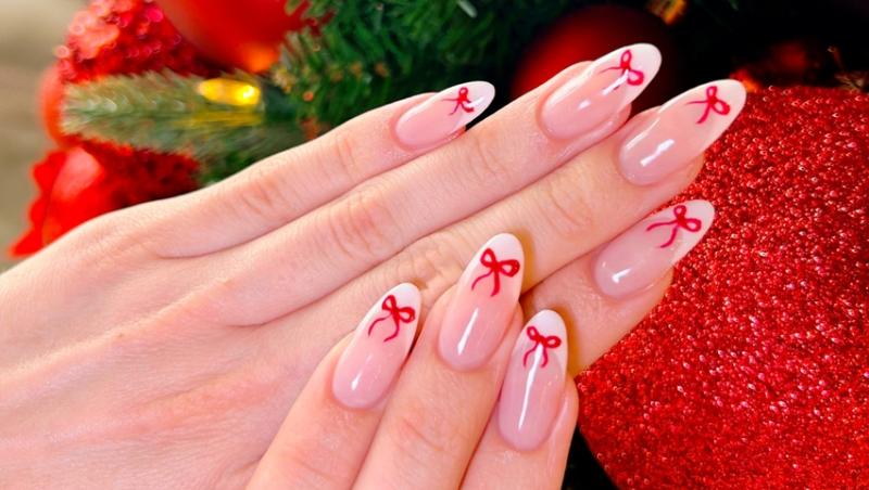 Modele unghii de Crăciun 2025