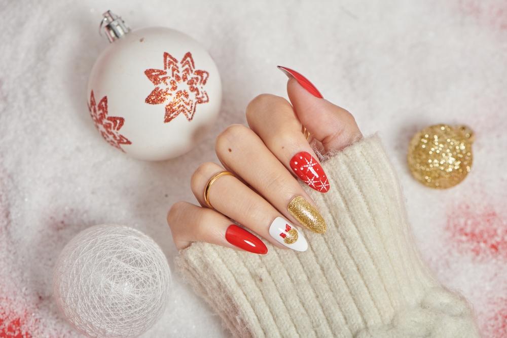 Modele unghii de Crăciun 2025