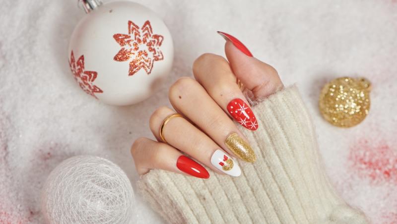 Modele unghii de Crăciun 2025