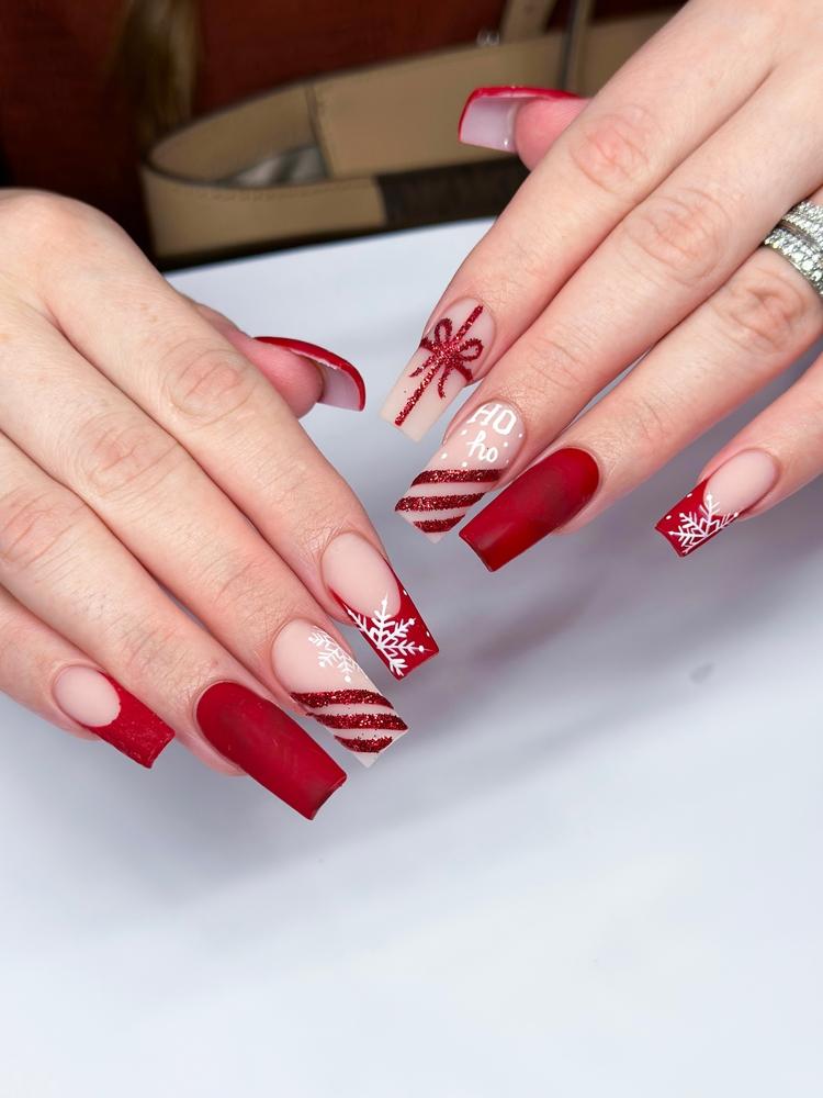 Modele unghii de Crăciun 2025