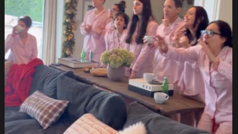 Cum arată Lynda, sora discretă a lui Jennifer Lopez. Artista a publicat imagini rare cu familia de Crăciun în familie