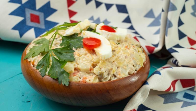 După câte zile se aruncă salata boeuf. Cât ar trebui să stea la frigider