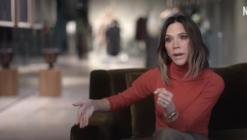 Cât a costat rochia purtată de Victoria Beckham la nunta fiicei celebrului chef Gordon Ramsay. Fiica ei, Harper, îi calcă pe urme