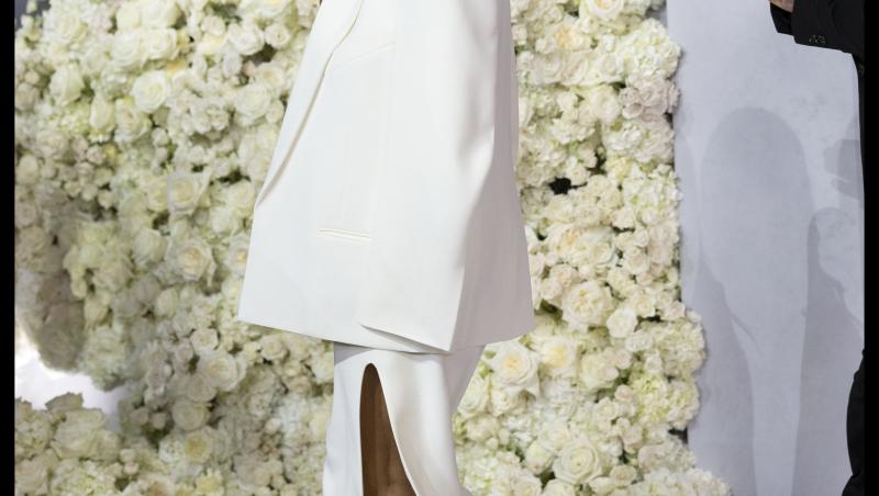 Cât a costat rochia purtată de Victoria Beckham la nunta fiicei celebrului chef Gordon Ramsay. Fiica ei, Harper, îi calcă pe urme