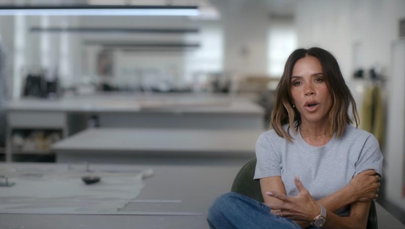 Cât a costat rochia purtată de Victoria Beckham la nunta fiicei celebrului chef Gordon Ramsay. Fiica ei, Harper, îi calcă pe urme