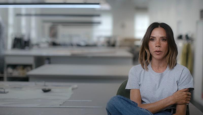 Cât a costat rochia purtată de Victoria Beckham la nunta fiicei celebrului chef Gordon Ramsay. Fiica ei, Harper, îi calcă pe urme