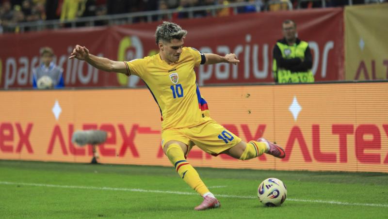 Ianis Hagi, imagini de colecție alături de fiul și soția lui. Ipostaza adorabilă în care s-au pozat de primul lor Crăciun împreună