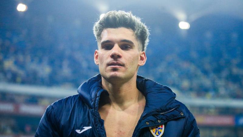 Ianis Hagi, imagini de colecție alături de fiul și soția lui. Ipostaza adorabilă în care s-au pozat de primul lor Crăciun împreună